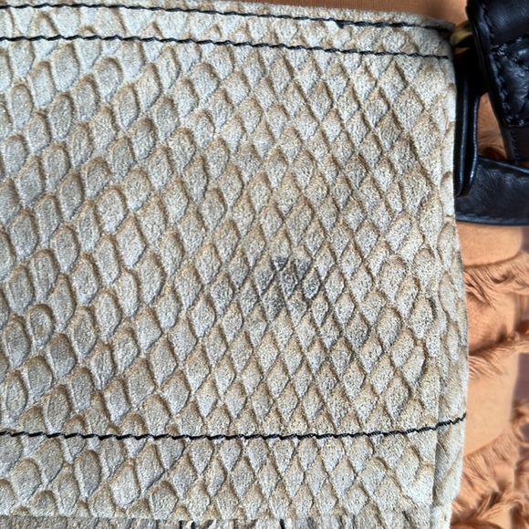 Marc New York - Andrew Marc light-tan leather crossbody purse - Picture 9 of 11